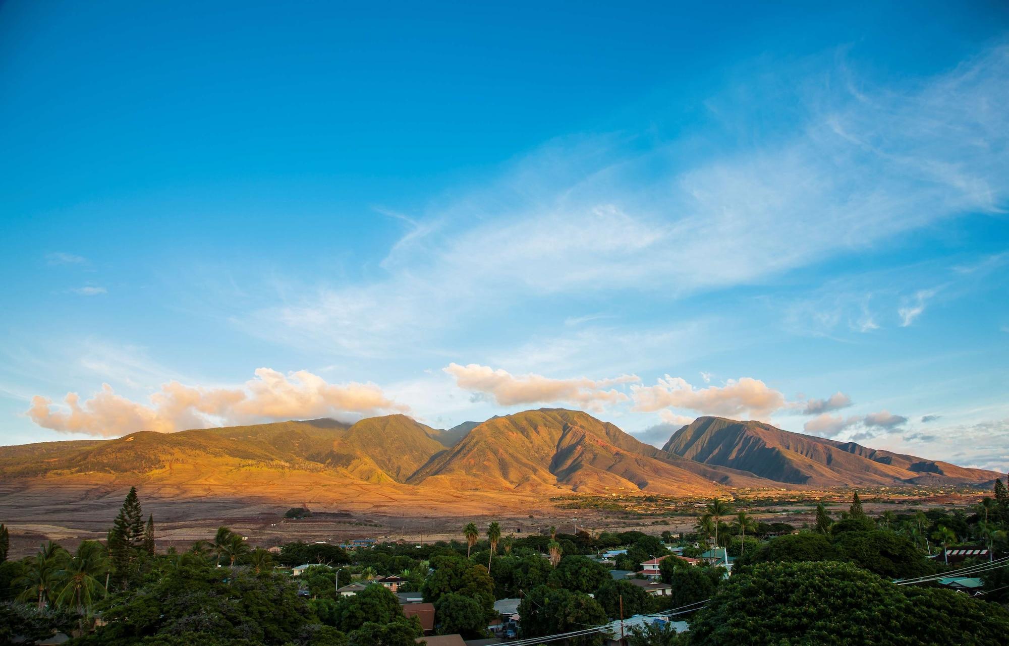 Lahaina Shores Beach Resort Exterior photo