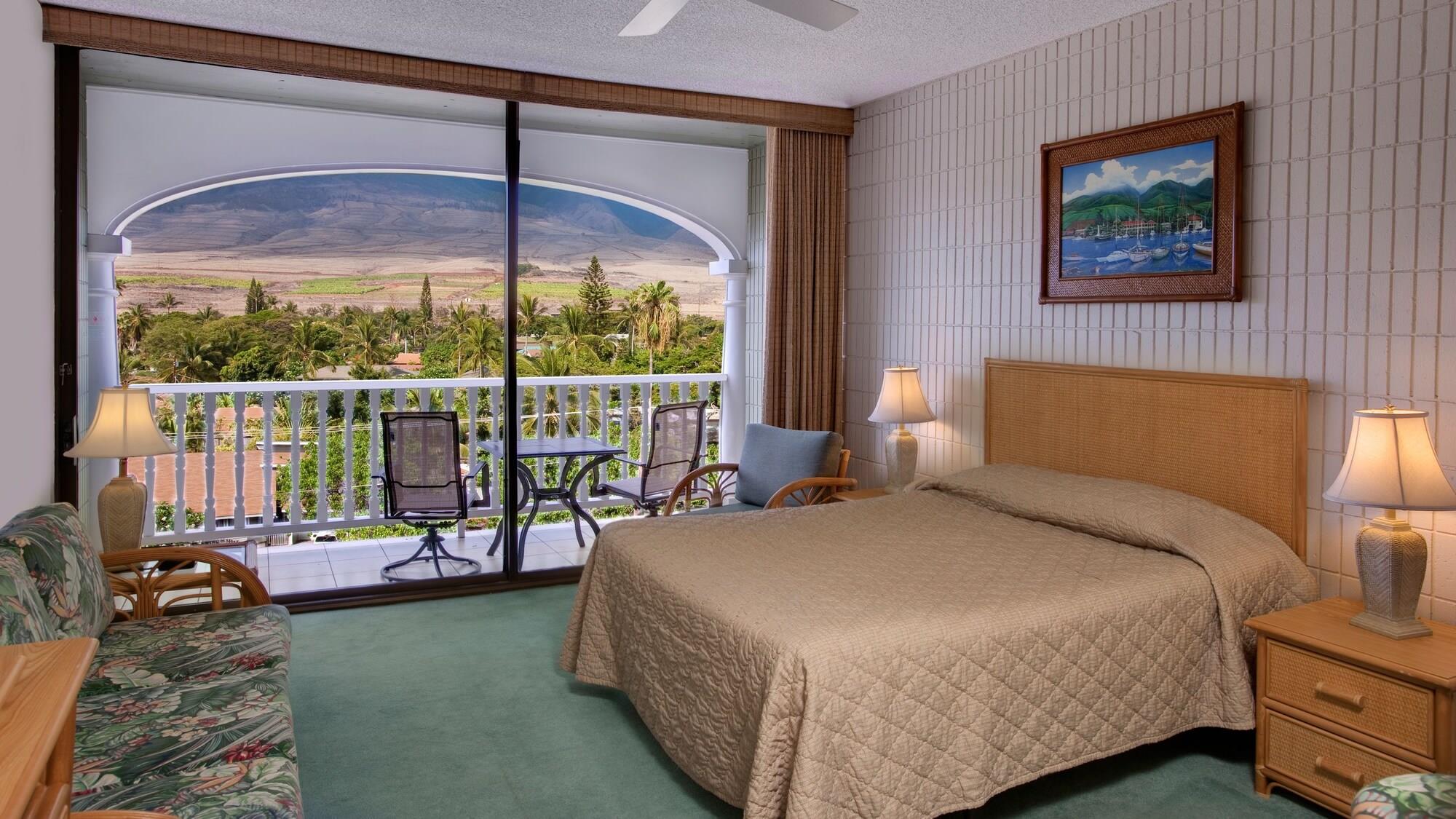 Lahaina Shores Beach Resort Exterior photo