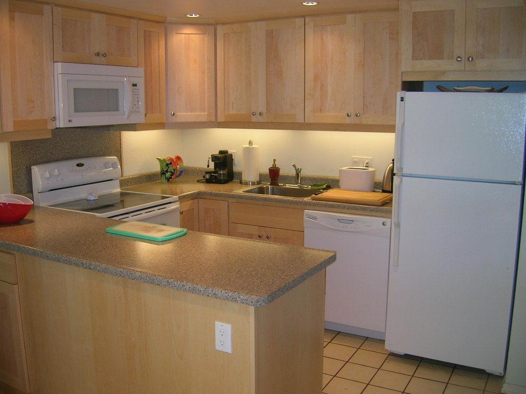 Lahaina Shores Beach Resort Room photo