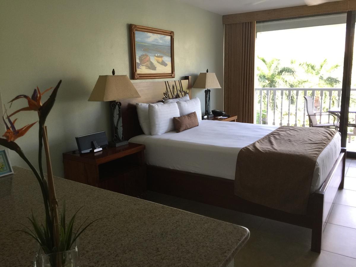 Lahaina Shores Beach Resort Exterior photo