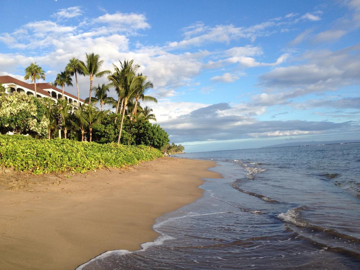Lahaina Shores Beach Resort Exterior photo