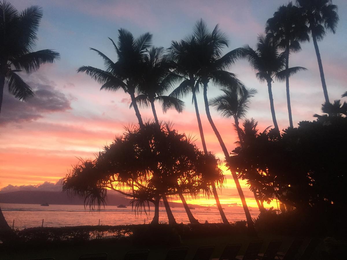 Lahaina Shores Beach Resort Exterior photo