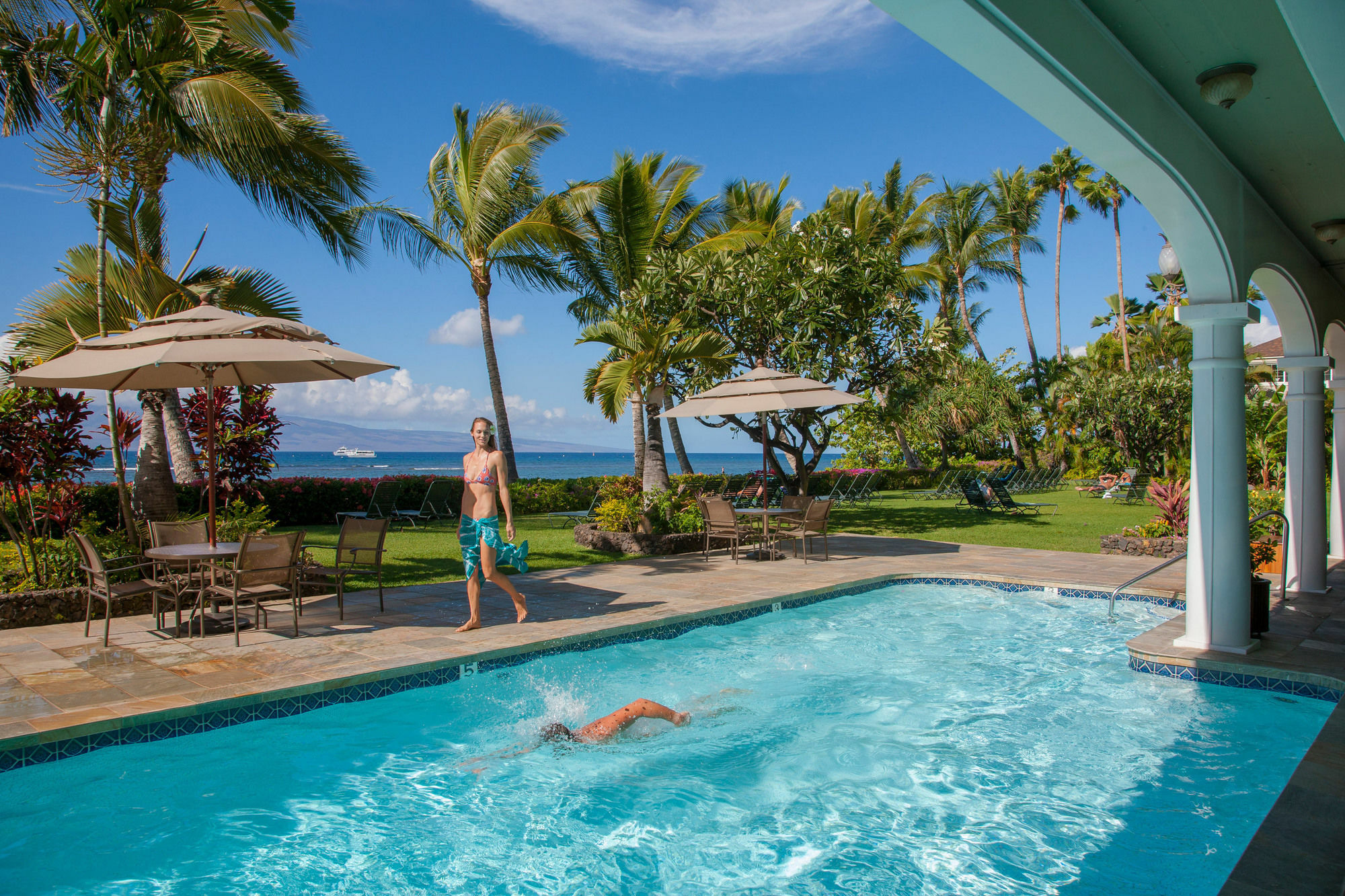 Lahaina Shores Beach Resort Exterior photo