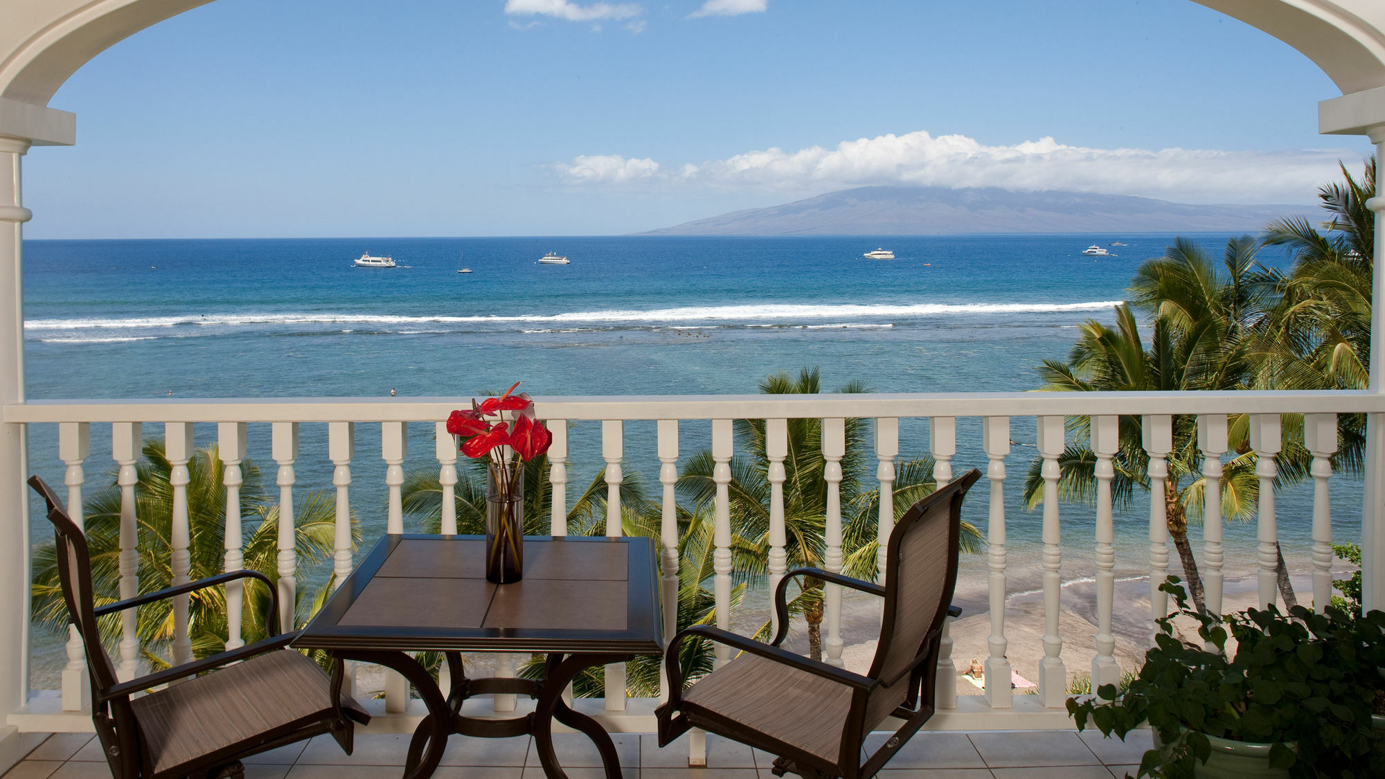 Lahaina Shores Beach Resort Exterior photo