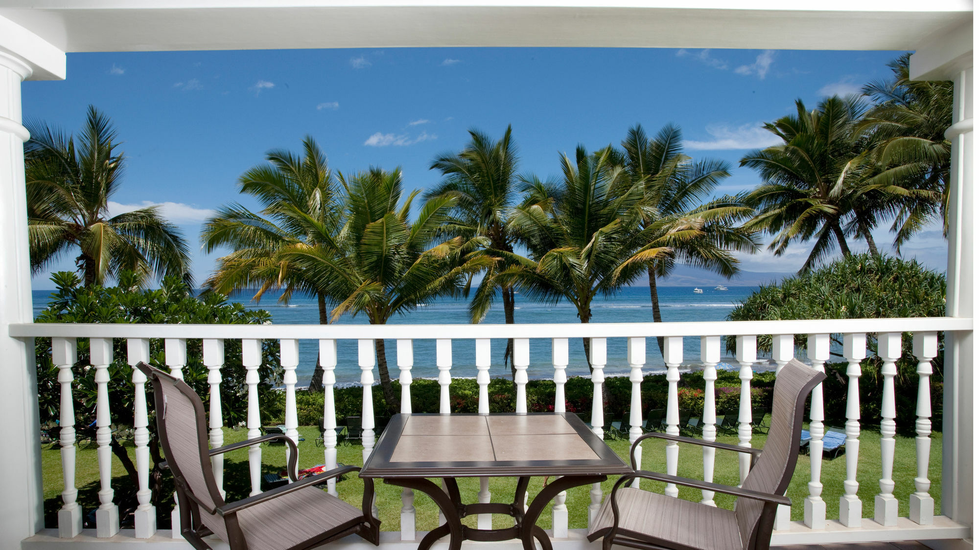 Lahaina Shores Beach Resort Exterior photo